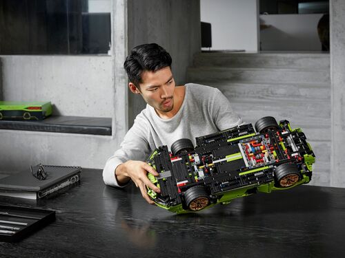 42115 Lamborghini Sián FKP 37 LEGO® TECHNIC?