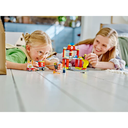 LEGO CITY - PARQUE DE BOMBEROS Y CAMIÓN DE BOMBEROS