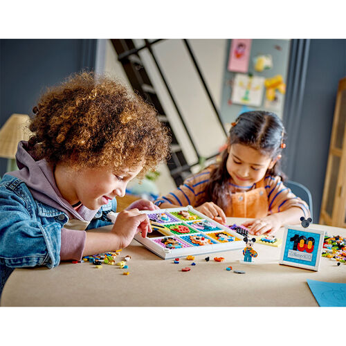 LEGO DISNEY 100TH - 100 AÑOS DE ICONOS DE LA ANIMACIÓN DISNEY