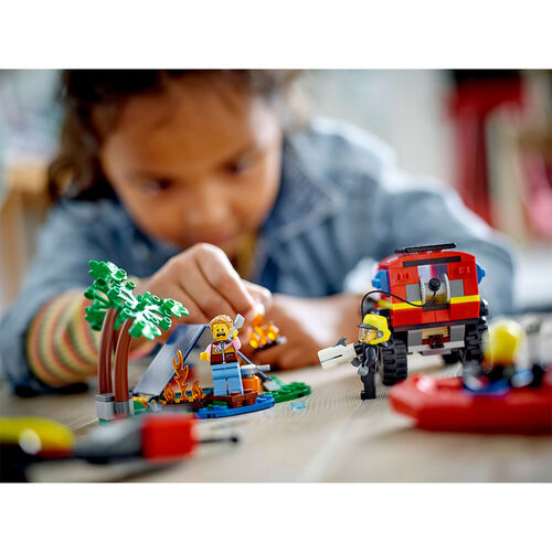 LEGO CITY - CAMIÓN DE BOMBEROS 4X4 CON BARCO DE RESCATE