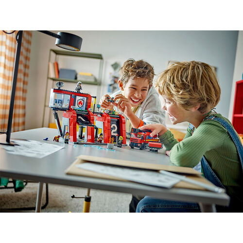 LEGO CITY - PARQUE DE BOMBEROS CON CAMIÓN DE BOMBEROS