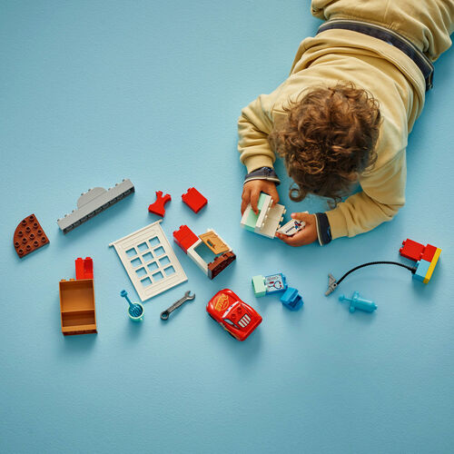 LEGO DUPLO DISNEY: CARS - VISITA DE MCQUEEN AL TALLER DE DOC