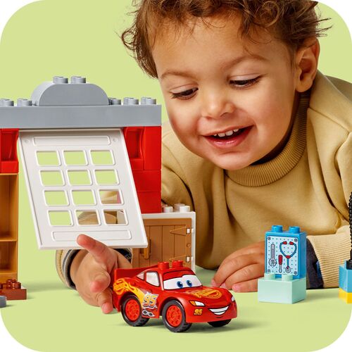 LEGO DUPLO DISNEY: CARS - VISITA DE MCQUEEN AL TALLER DE DOC