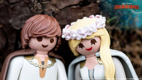 PLAYMOBIL - DRAGONS: ASTRID E HIPO CON ROPA DE BODA