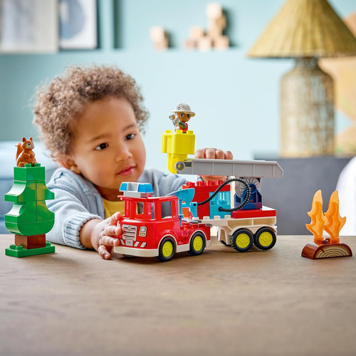 LEGO DUPLO - CAMIÓN DE BOMBEROS CON MANGUERA Y BOMBEROS