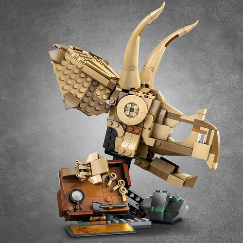 LEGO JURASSIC WORLD – FÓSILES DE DINOSAURIO: CRÁNEO DE TRICERATOPS