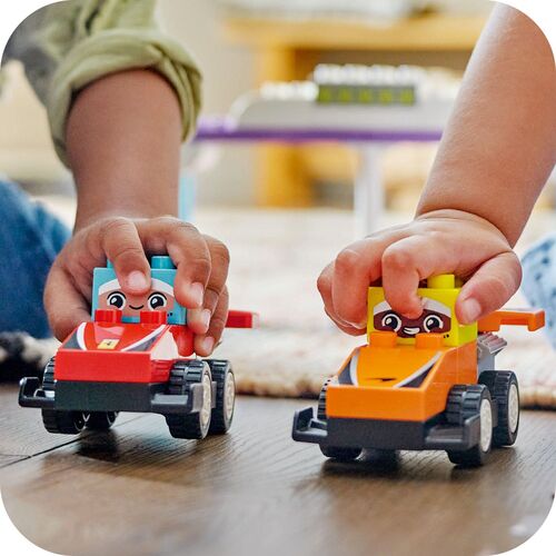LEGO DUPLO - FORMULA 1: COCHES DE CARRERAS Y PILOTOS DEL EQUIPO DE F1
