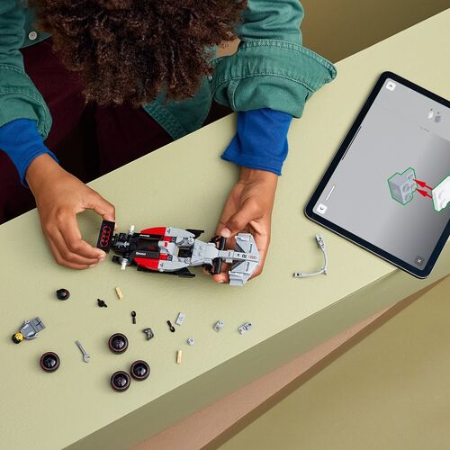 LEGO SPEED CHAMPIONS - COCHE DE CARRERAS AUDI REVOLUT F1 TEAM R26