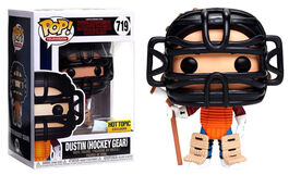 35062 FUNKO POP! Stranger Things - Figura Dustin (Equipo de Hockey) - EXCLUSIVO