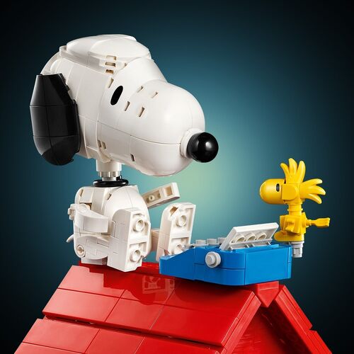 LEGO IDEAS - PEANUTS: LA CASETA DE SNOOPY