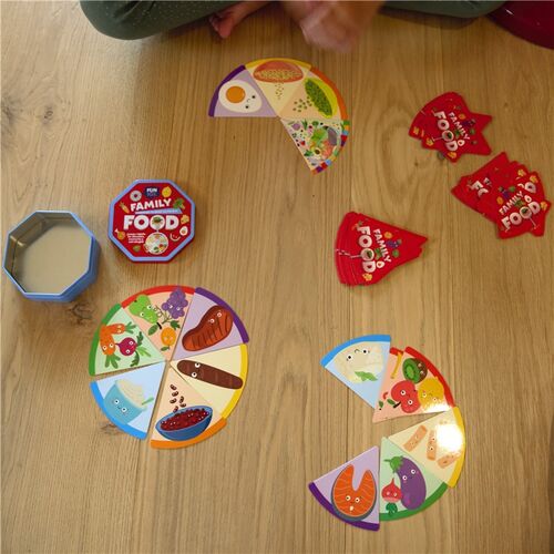 IMAGILAND - JUEGO DE CARTAS FAMILY FOOD (CAJA METÁLICA) CON CAJA