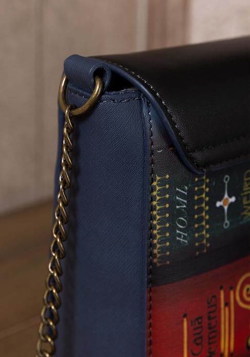 FUNKO LOUNGEFLY ANIMALES FANTÁSTICOS - BOLSO LIBROS MÁGICOS